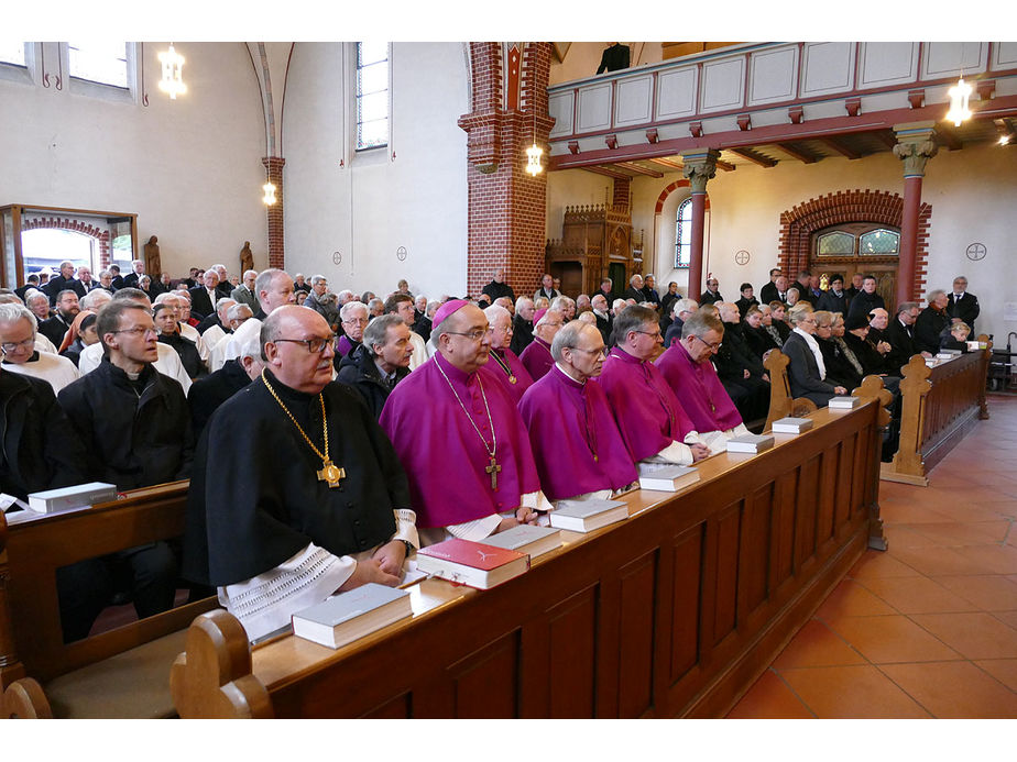 Pontifikalrequiem und Beisetzung von Weihbischof em. Johannes Kapp (Foto: Karl-Franz Thiede)